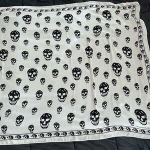 Authentic Alexander McQueen skull scarf in classic ivory and black colorway.